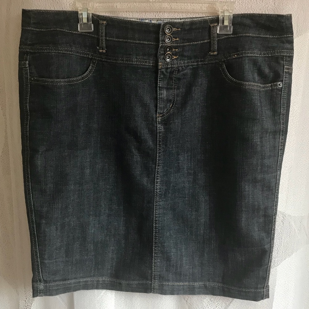 Torrid Lightweight Denim skirt